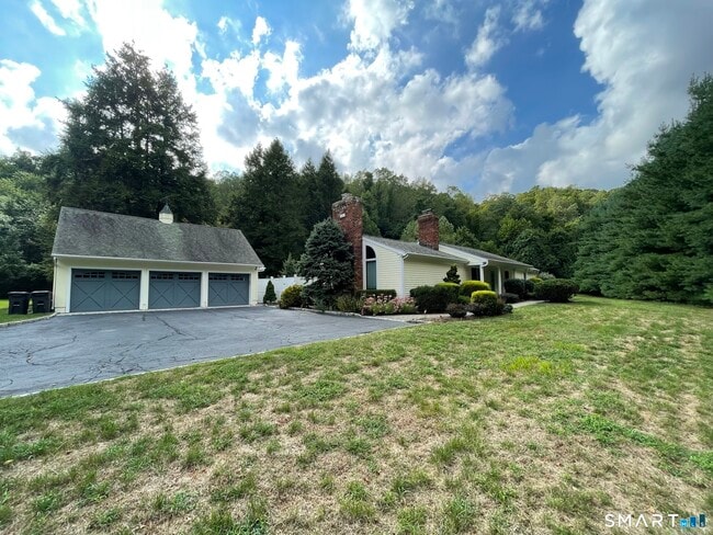 42 Scribner Hill Rd in Wilton, CT - Building Photo - Building Photo
