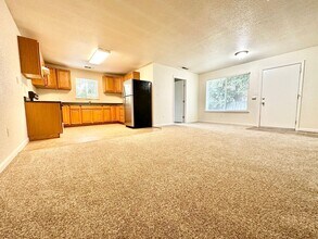 1170 Hobart St in Chico, CA - Building Photo - Building Photo