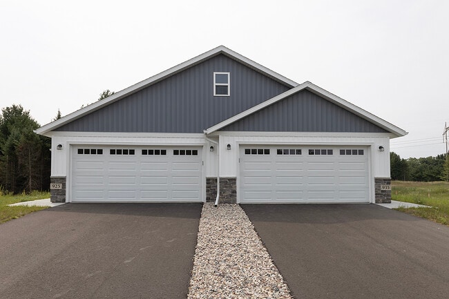 925 Green Pastures Trl in Plover, WI - Building Photo - Building Photo