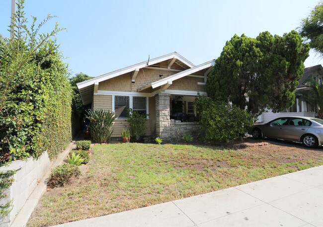 357 W Broadway in Glendale, CA - Foto de edificio - Building Photo