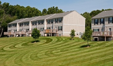 The Paddock Apartment Homes in Kalamazoo, MI - Foto de edificio - Building Photo