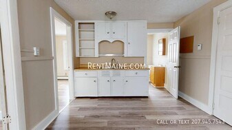 172 College Ave, Unit 6 in Waterville, ME - Building Photo