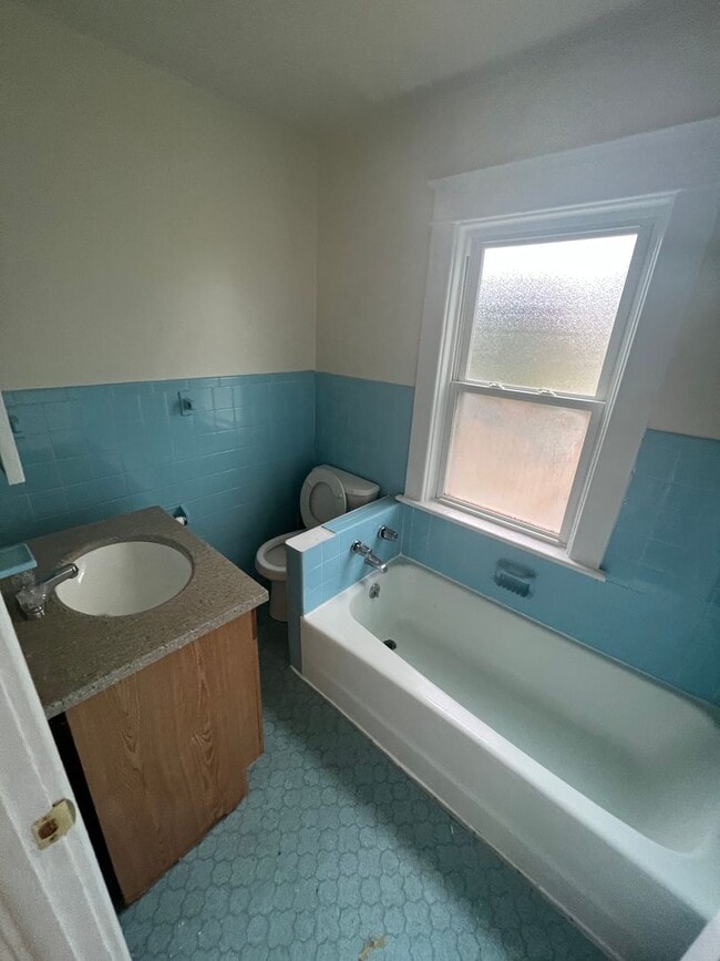 property at 533 E 5th St