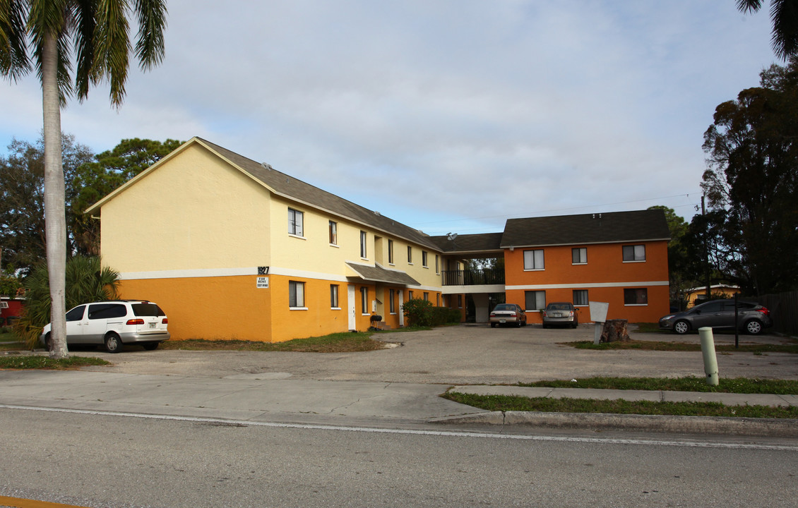 1927 Hill Ave in Ft. Myers, FL - Building Photo