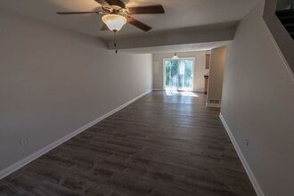 4700 Dehaven Dr in Columbia, MO - Foto de edificio - Building Photo