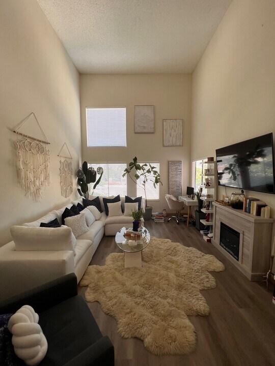 1118 Valencia St in Los Angeles, CA - Building Photo