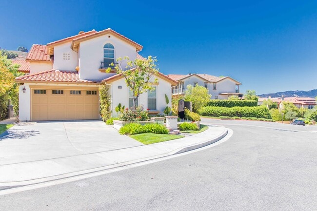 4684 Luna Ct in Calabasas, CA - Foto de edificio - Building Photo