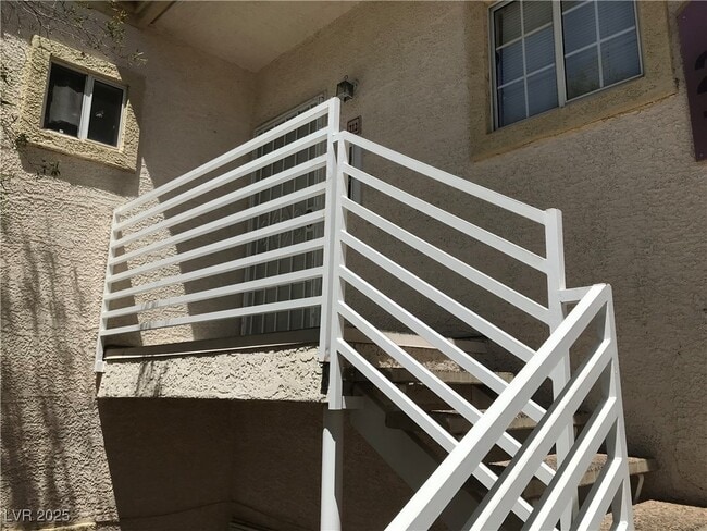 property at 1900 N Torrey Pines Dr