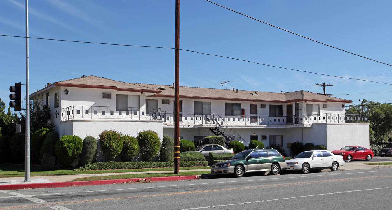 10680 Louise Ave in Granada Hills, CA - Building Photo