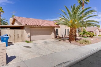 5274 Hibbetts Dr in Las Vegas, NV - Building Photo - Building Photo