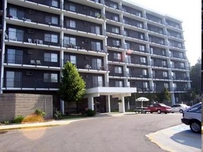 Springfield Towers in Springfield, OH - Foto de edificio - Building Photo