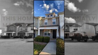 311 Sam Houston Cir in Clarksville, TN - Building Photo