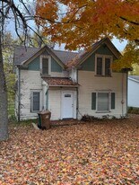 204 Independence Ave S in Clarks Grove, MN - Building Photo