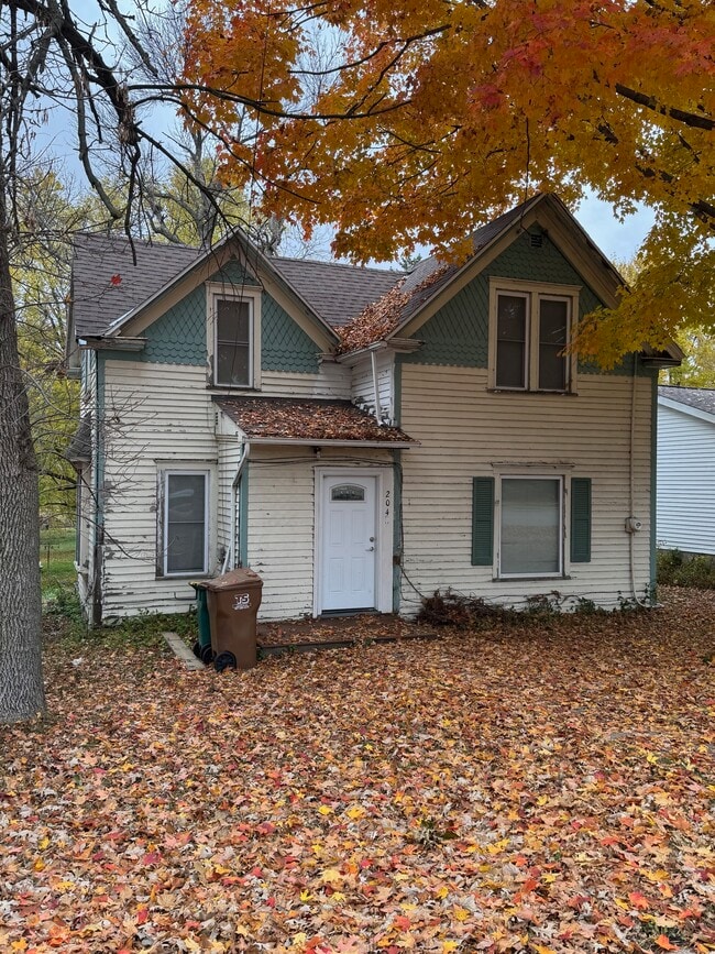 204 Independence Ave S