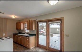 802 Le Hillier St, Unit 1 in Mankato, MN - Building Photo - Building Photo