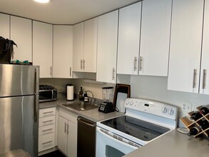 2400 N Lakeview Ave in Chicago, IL - Building Photo - Building Photo