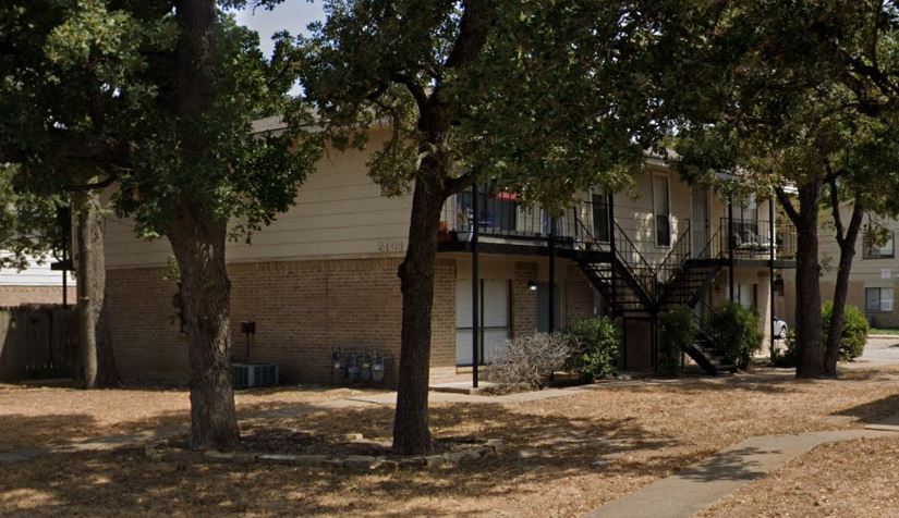 2409 Pedernales Dr, Unit #D in College Station, TX - Foto de edificio