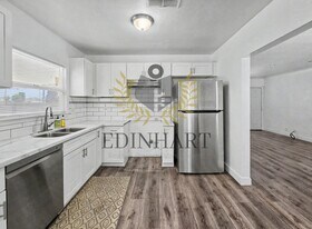 3049 E McKinley Ave in Fresno, CA - Building Photo