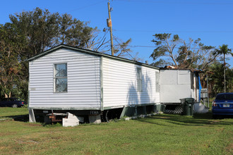 Ridgeway Mobile Home Park in Pahokee, FL - Building Photo - Building Photo