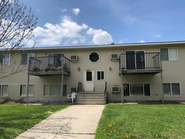 Kaeding Apartments in Devils Lake, ND - Building Photo - Building Photo