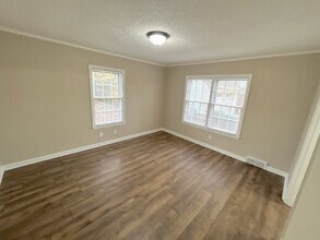 3437 Walnut Grove Rd in Memphis, TN - Building Photo - Building Photo