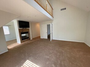 375 Hollins Hall St in Las Vegas, NV - Foto de edificio - Building Photo