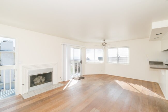 221 44th St in Manhattan Beach, CA - Building Photo - Building Photo