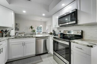 7860 Seville Pl, Unit 2203 in Boca Raton, FL - Building Photo