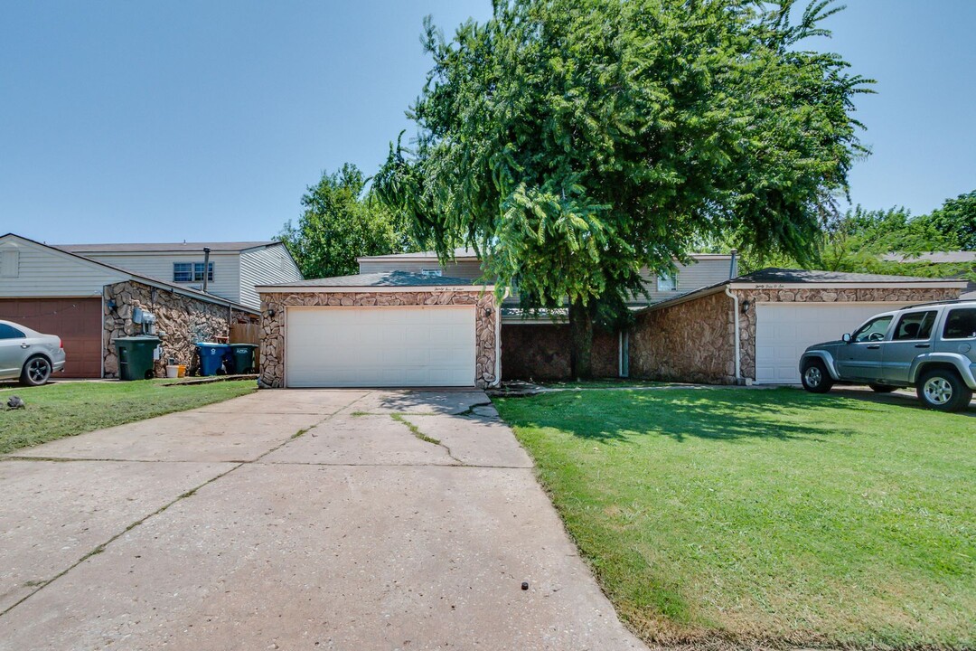 3504 Wynn Cir-Unit -3504 in Edmond, OK - Building Photo