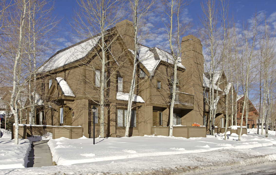 3160 Deer Valley Dr in Park City, UT - Building Photo