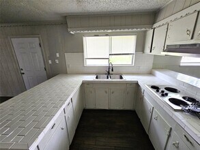 2421 16th Ave N in Texas City, TX - Foto de edificio - Building Photo