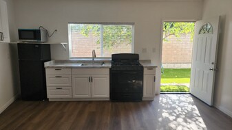 17938 Raymer St in Los Angeles, CA - Building Photo