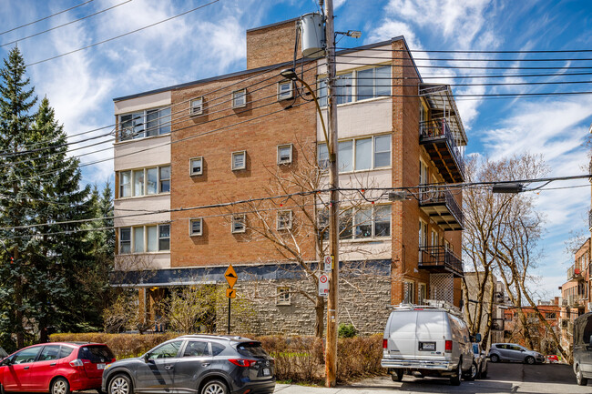 3405 Decelles Pl in Montréal, QC - Building Photo - Building Photo