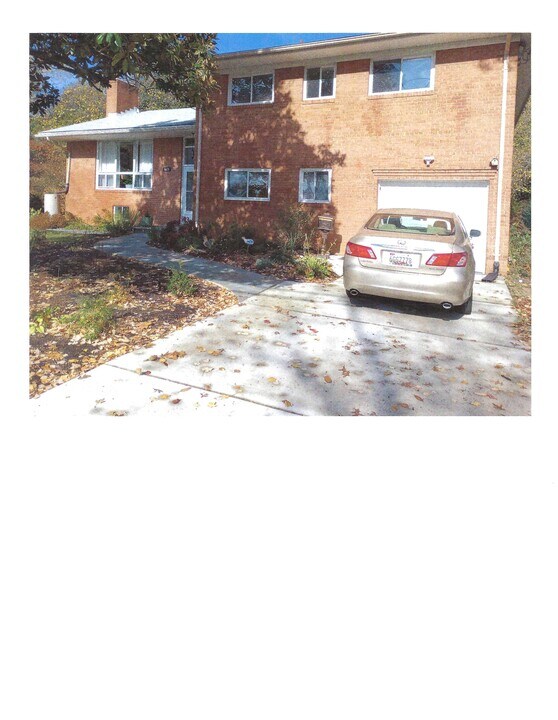 9627 Singleton Dr in Bethesda, MD - Foto de edificio