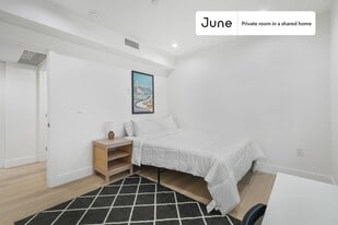 Room in Shared 3 bed/2 bath home in Los Angeles, CA - Building Photo