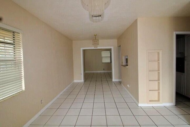 376 W 15th St in West Palm Beach, FL - Building Photo - Building Photo