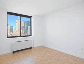 360 W 43rd St in New York, NY - Building Photo - Building Photo