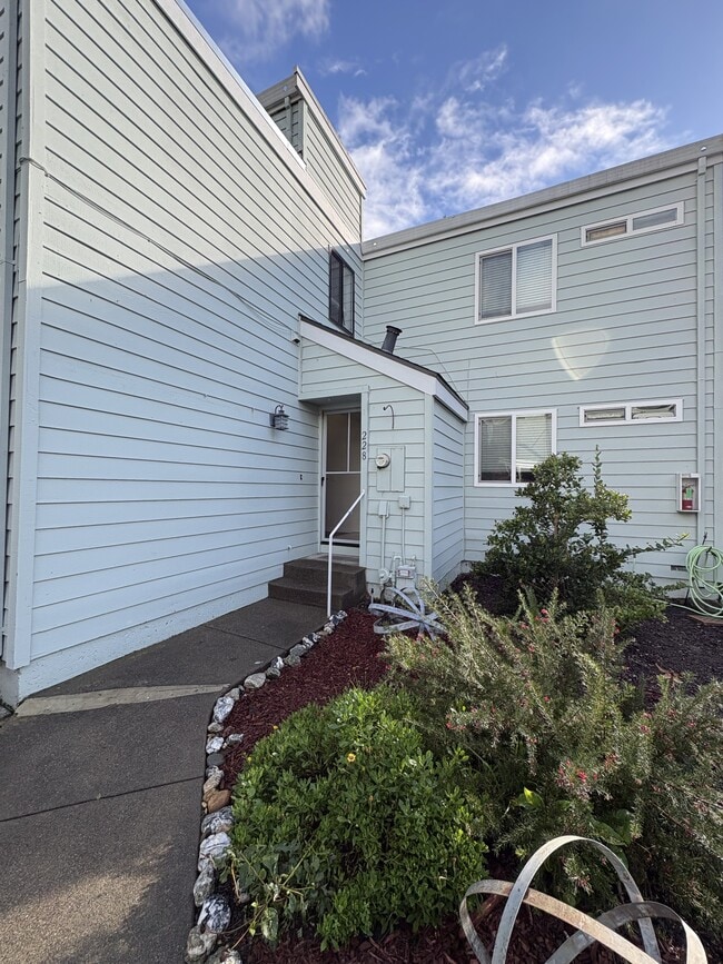 property at 228 Courtyards E