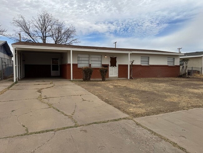 525 W Reed St in Roswell, NM - Building Photo - Building Photo