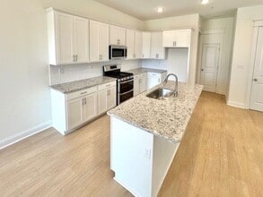 4833 Chatelet Dr in Olive Branch, MS - Building Photo - Building Photo