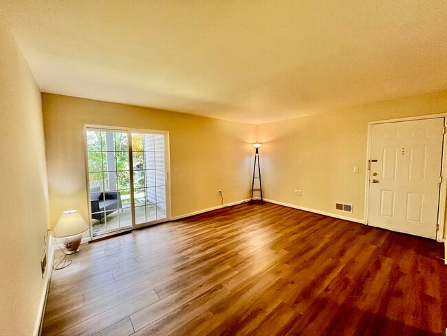 926 Juniper Way, Unit Condo for rent in Mahwah in Mahwah, NJ - Building Photo - Building Photo