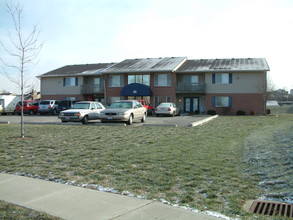 40 Heffron Dr in Fairfield, OH - Foto de edificio - Building Photo