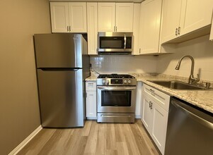 214 Meadowview Ln in Mont Clare, PA - Building Photo - Building Photo