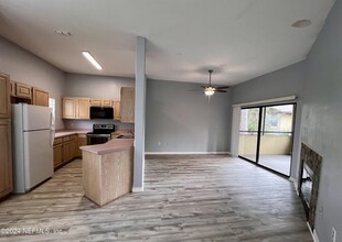 10150 Belle Rive Blvd in Jacksonville, FL - Foto de edificio - Building Photo