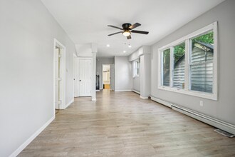 296 Dixon Ave in Paterson, NJ - Building Photo - Building Photo