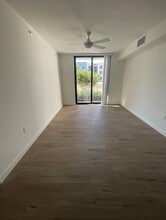 655 W 73rd Pl, Unit A2 in Hialeah, FL - Foto de edificio - Building Photo