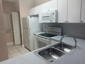 2242 SE 26th Ln in Homestead, FL - Building Photo - Building Photo