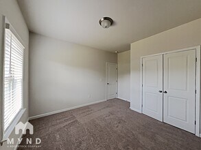 190 Mahone Dr in Lilburn, GA - Building Photo - Building Photo