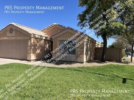 1744 E Robin Ln in Gilbert, AZ - Building Photo