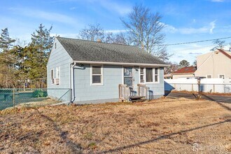 1283 Englishtown Rd in Old Bridge, NJ - Building Photo - Building Photo